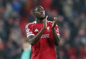 邮报：利物浦希望和26岁后卫科纳特续约，后者近期表现有所提升